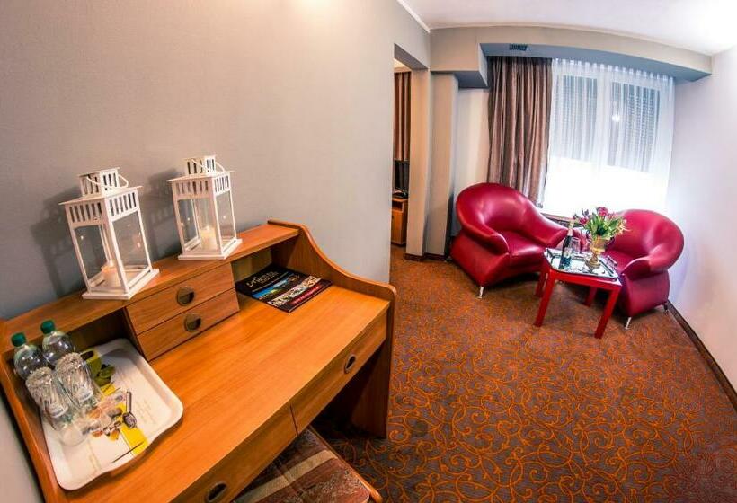 スタンダードスタジオ, Kompleks Noclegowo Gastronomiczny Laguna