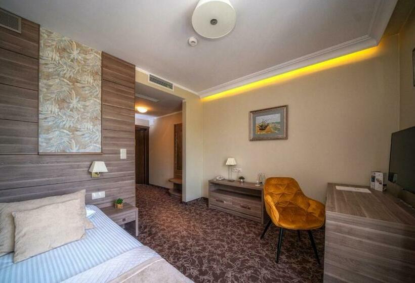 اتاق استاندارد یک نفره, Korona