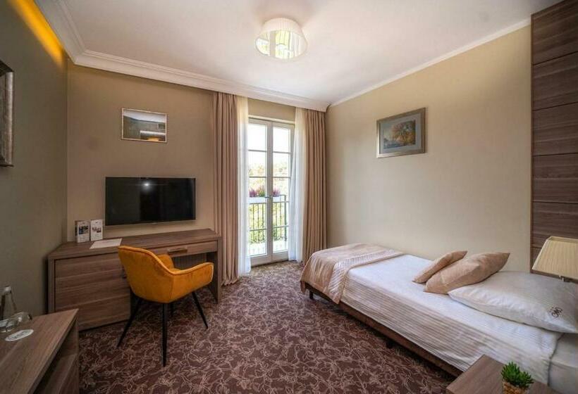 اتاق استاندارد یک نفره, Korona