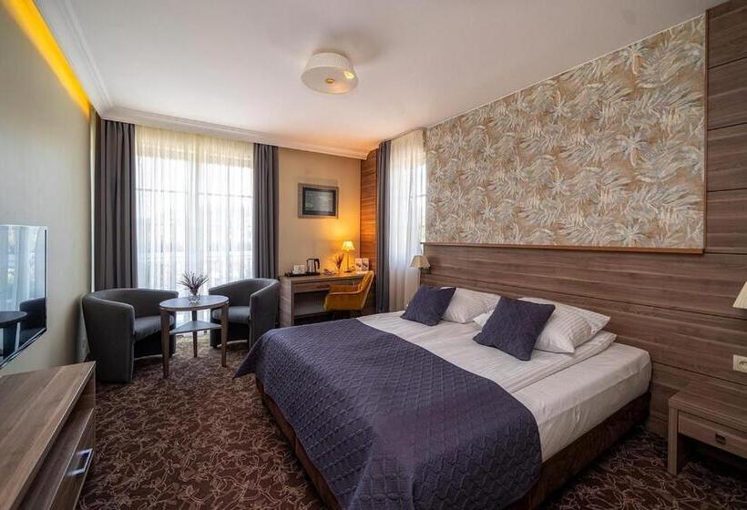 اتاق سوپریور با تخت بزرگ, Korona