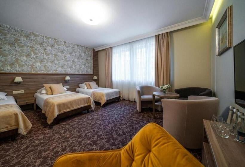 اتاق سوپریور سه تخته, Korona