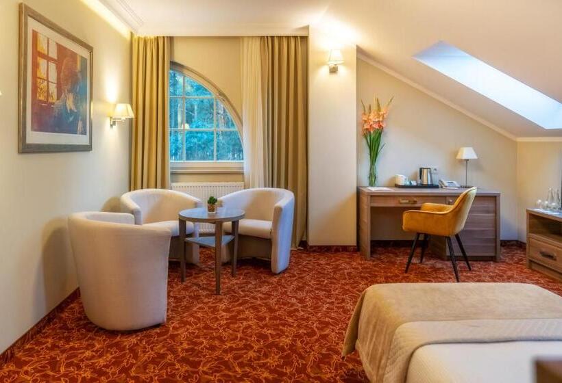 اتاق سوپریور سه تخته, Korona