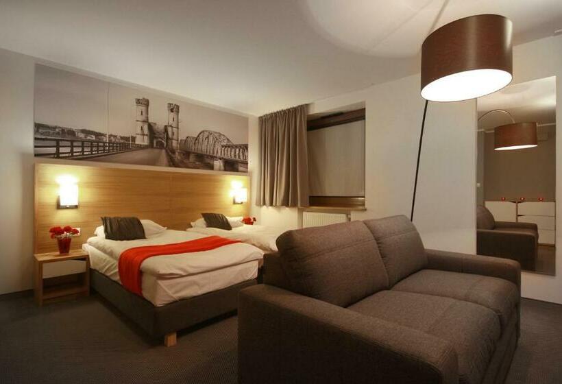 Номер Deluxe, Link