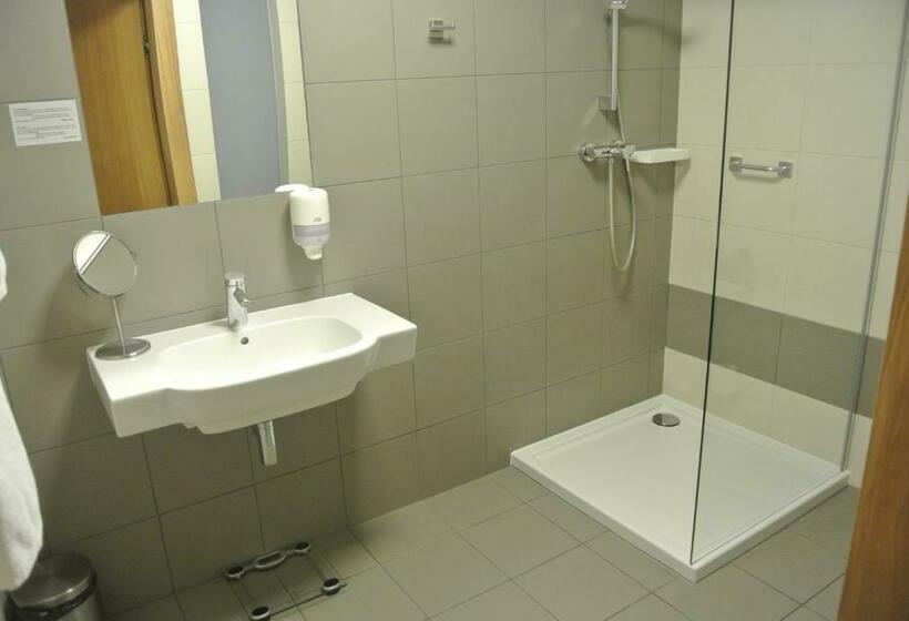 Номер Deluxe, Link