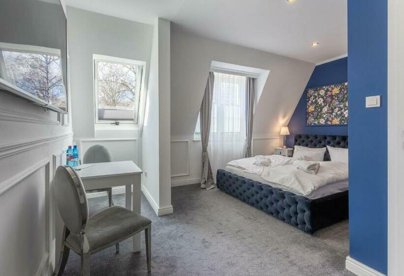 标准间, Monte Carlo Boutique