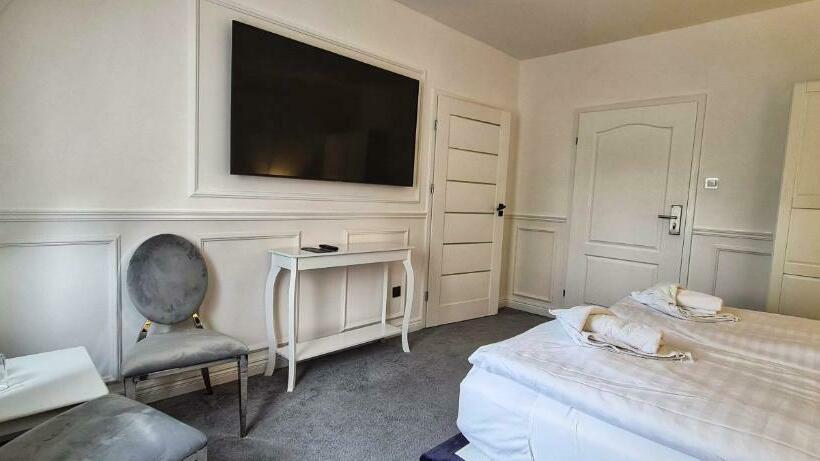 标准间, Monte Carlo Boutique