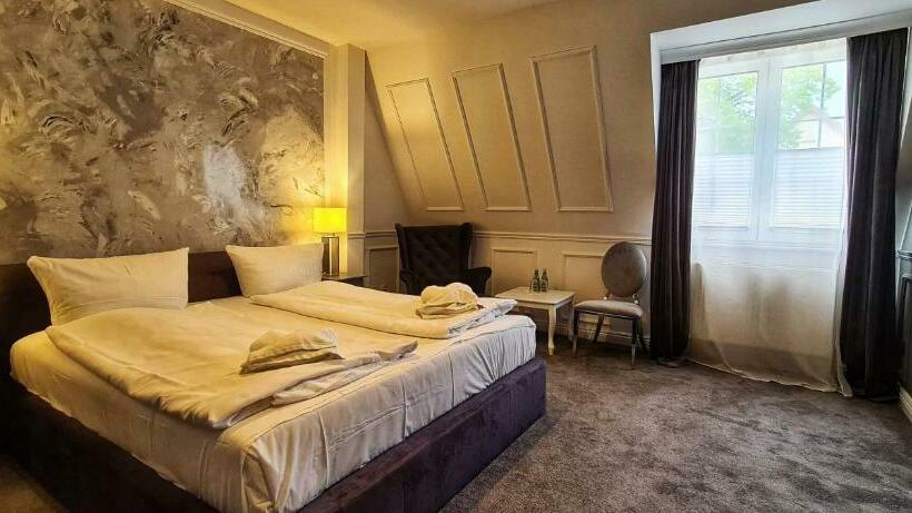 标准间, Monte Carlo Boutique