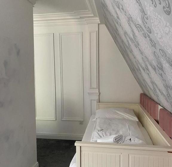 家庭间, Monte Carlo Boutique