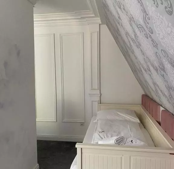 ファミリールーム, Monte Carlo Boutique