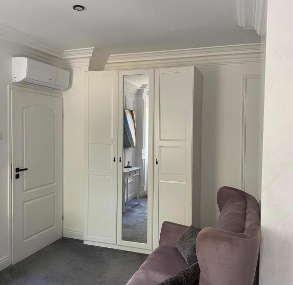 家庭间, Monte Carlo Boutique