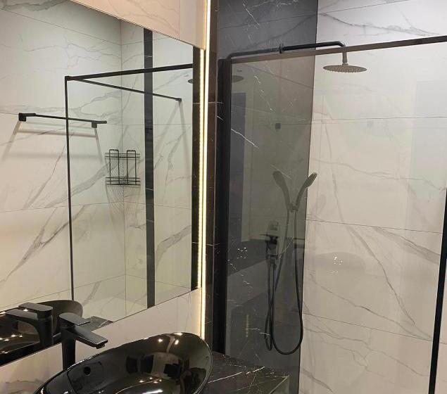 家庭间, Monte Carlo Boutique