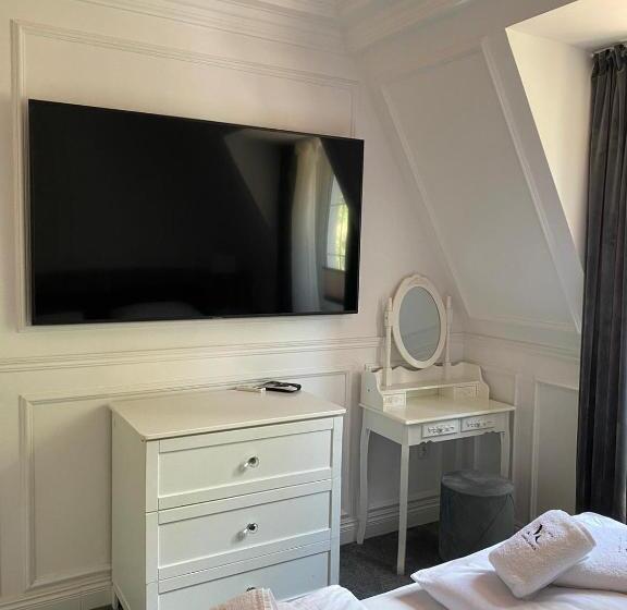 家庭间, Monte Carlo Boutique