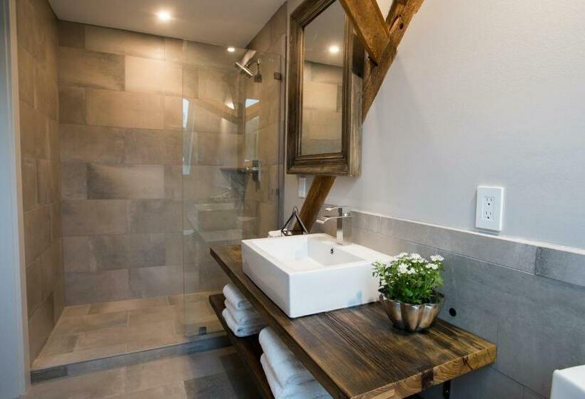 اتاق لوکس با تخت بزرگ, Mountain Meadows Lodge