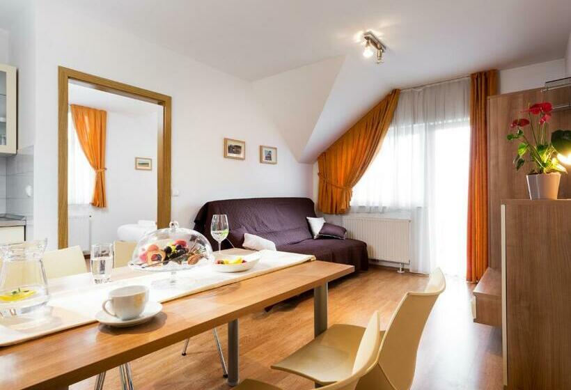 آپارتمان 1 خوابه با بالکن, Rooms & Restaurant Ostarija