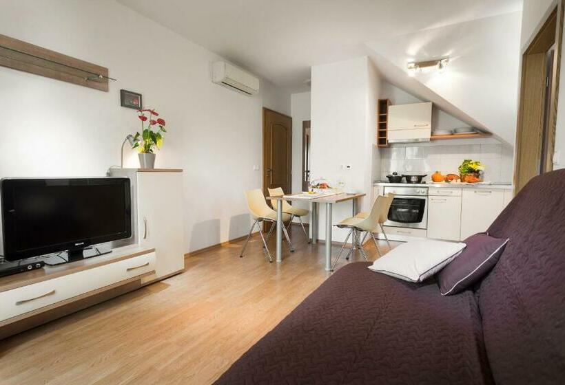 آپارتمان 1 خوابه با بالکن, Rooms & Restaurant Ostarija