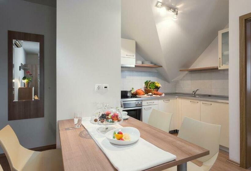 آپارتمان 1 خوابه با بالکن, Rooms & Restaurant Ostarija