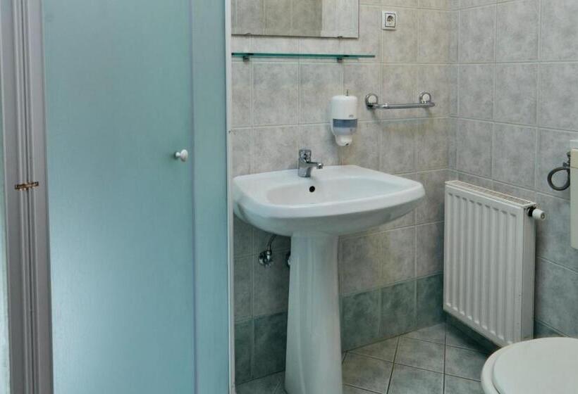 سوییت خانوادگی, Rooms & Restaurant Ostarija