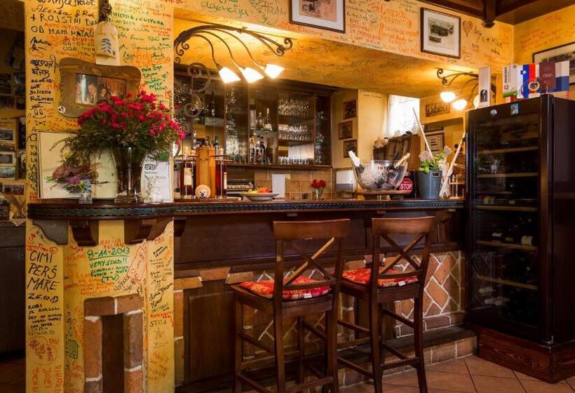 سوییت, Rooms & Restaurant Ostarija