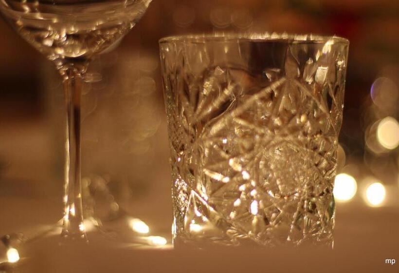 سوییت, Rooms & Restaurant Ostarija