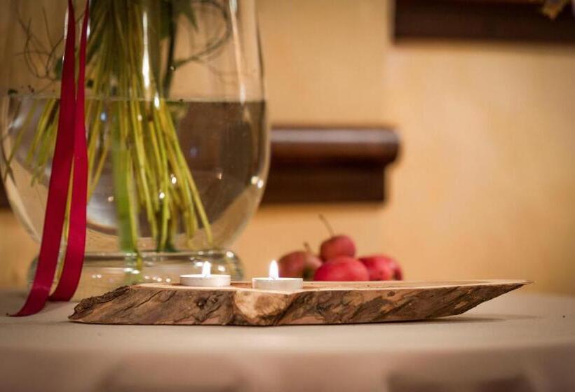 آپارتمان لوکس 1 خوابه, Rooms & Restaurant Ostarija