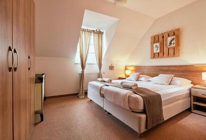 آپارتمان لوکس 1 خوابه, Rooms & Restaurant Ostarija
