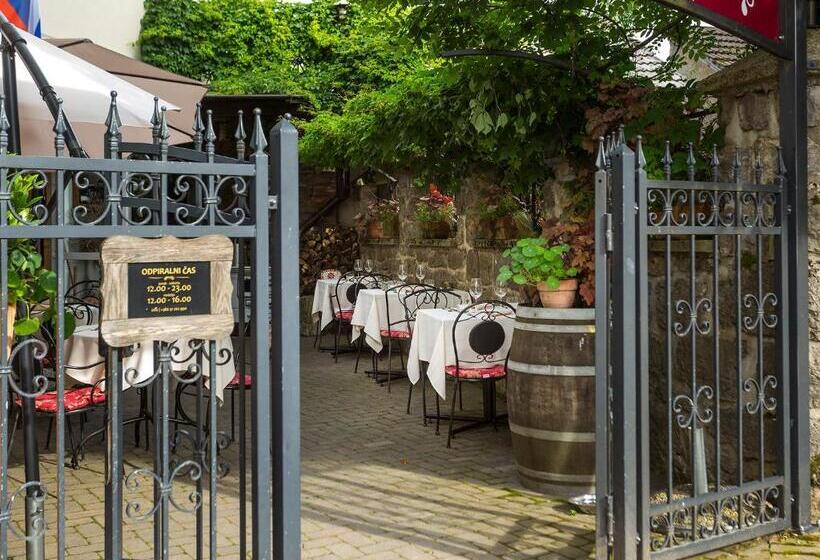 اتاق استاندارد, Rooms & Restaurant Ostarija