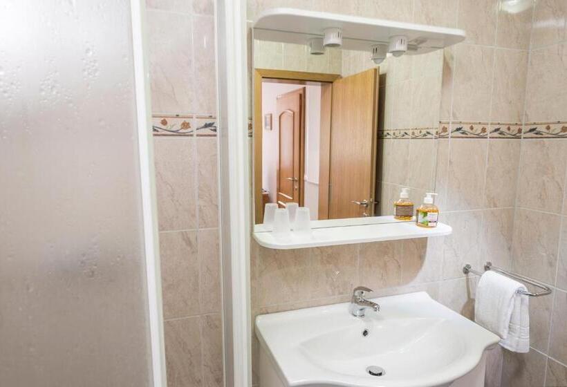 اتاق استاندارد, Rooms & Restaurant Ostarija