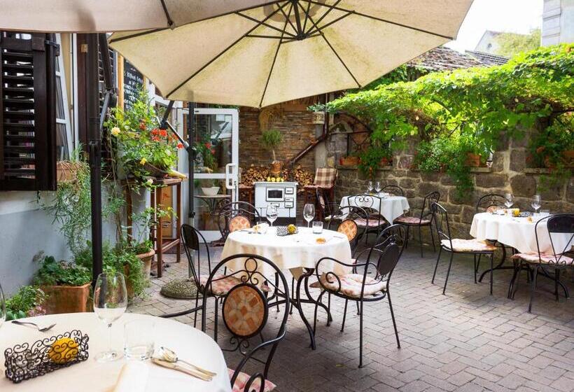 اتاق خانوادگی, Rooms & Restaurant Ostarija