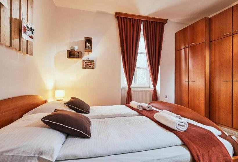 سوییت, Rooms & Restaurant Ostarija