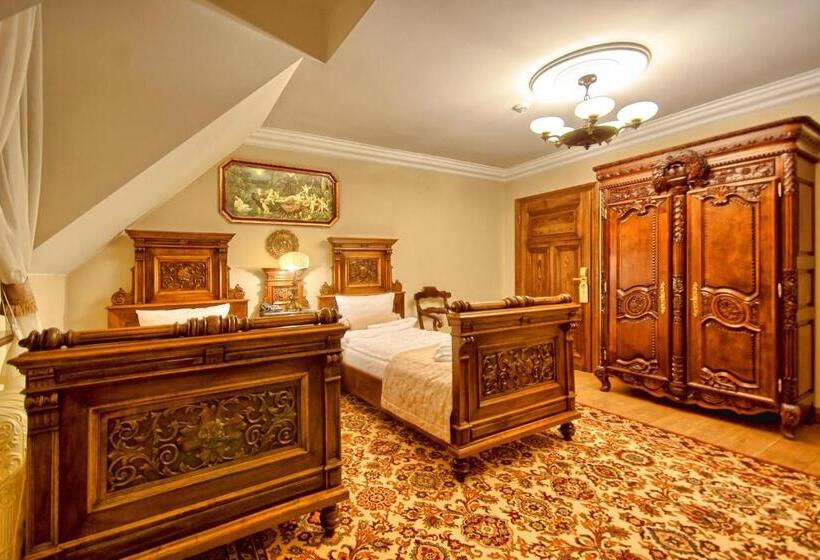 Номер Deluxe, Pałac Tłokinia