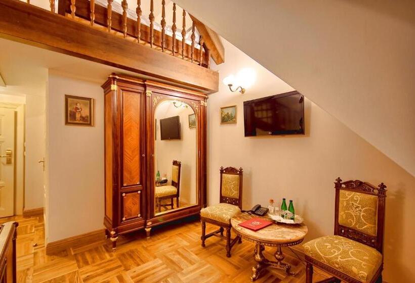 Семейный Номер Классика, Pałac Tłokinia