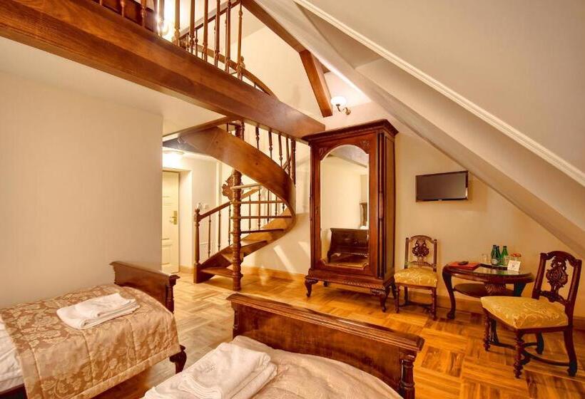 חדר משפחתי קלאסי, Pałac Tłokinia