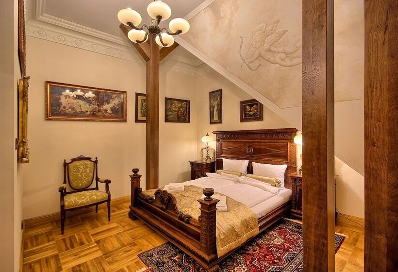 דירת חדר, Pałac Tłokinia