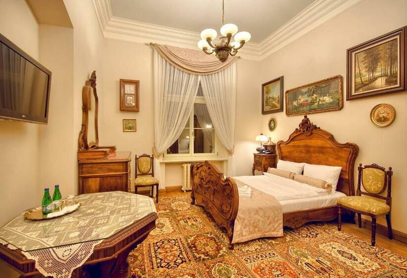 דירת חדר, Pałac Tłokinia