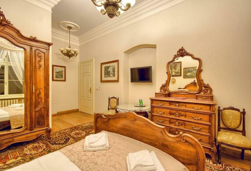 דירת חדר, Pałac Tłokinia