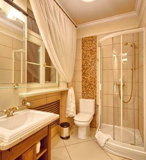 דירת חדר, Pałac Tłokinia