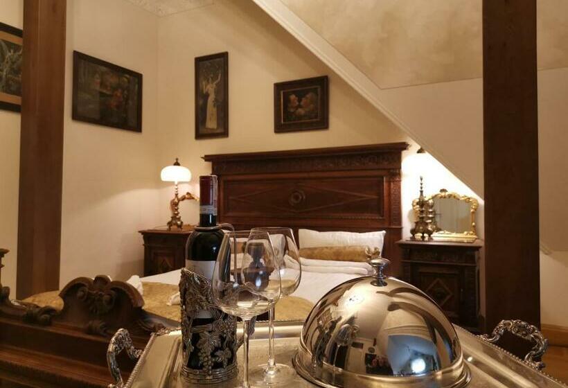 דירת חדר, Pałac Tłokinia