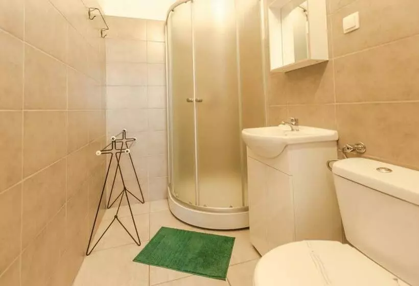 Standard Kolmen Hengen Huone, Bike Hostel&camp
