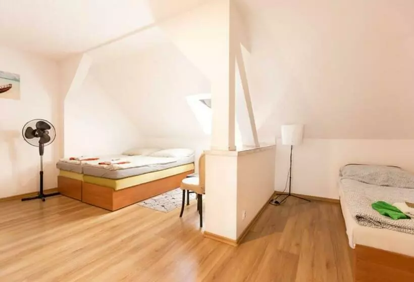 Standard Kolmen Hengen Huone, Bike Hostel&camp