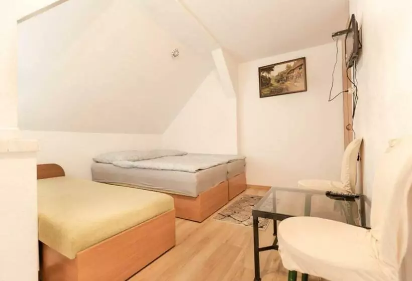 Standard Kolmen Hengen Huone, Bike Hostel&camp