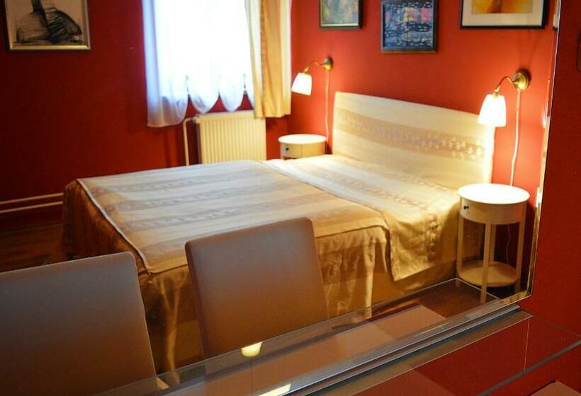 Family Suite, Plauter Kúria