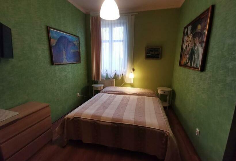 Номер Стандарт, Plauter Kúria