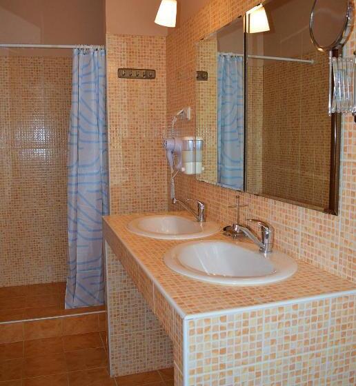 Семейный Номер Вид на Сад, Plauter Kúria