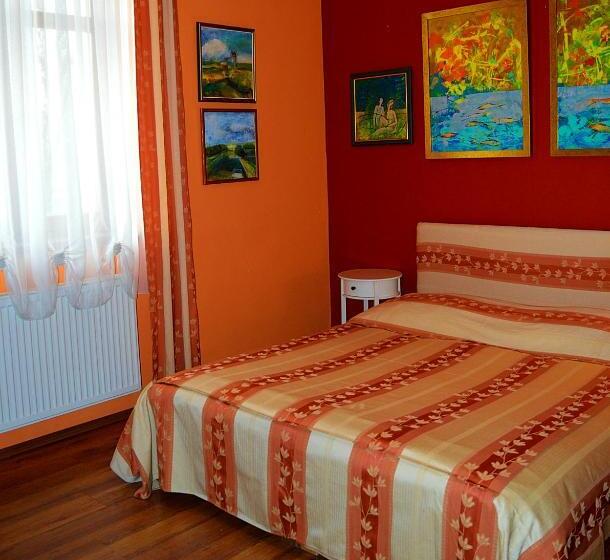 Семейный Номер Вид на Сад, Plauter Kúria