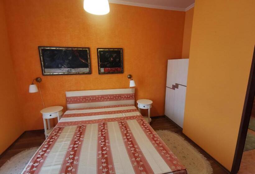 Люкс с Террасой, Plauter Kúria