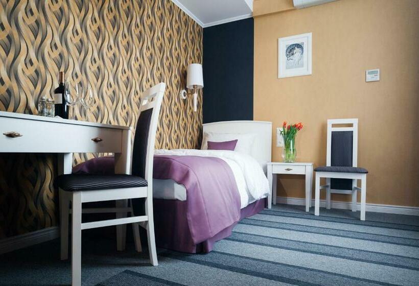 スタンダードトリプルルーム, Pod Ratuszem