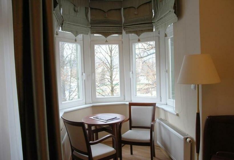 غرفة كومفورت, Polonia