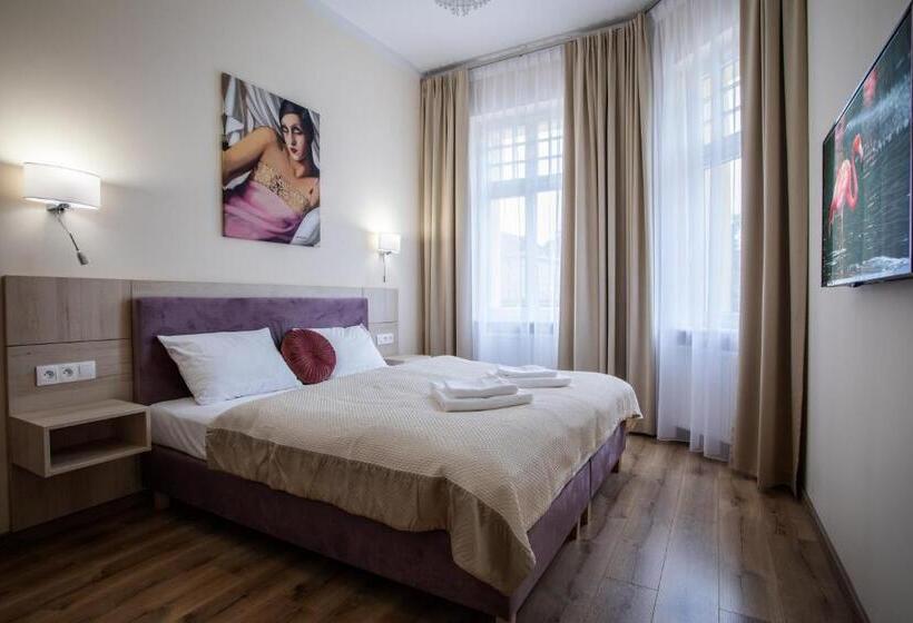 شقة غرفة واحدة, Polonia