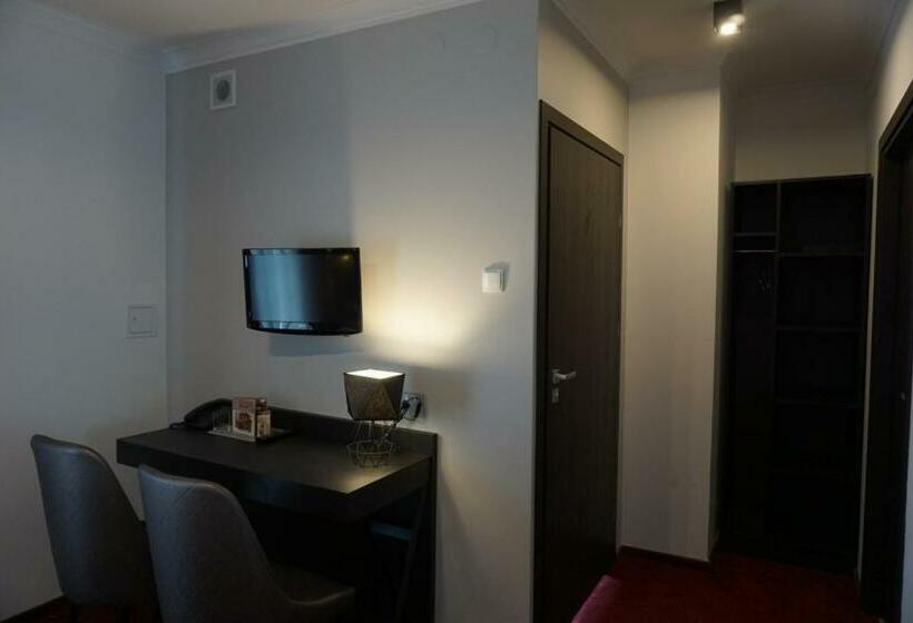 古典房间, Restauracja Varia