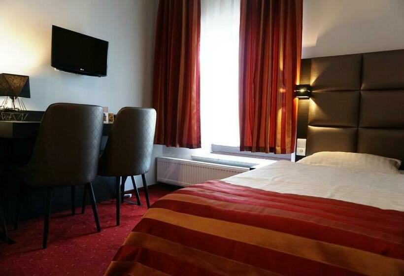 经典单人间, Restauracja Varia